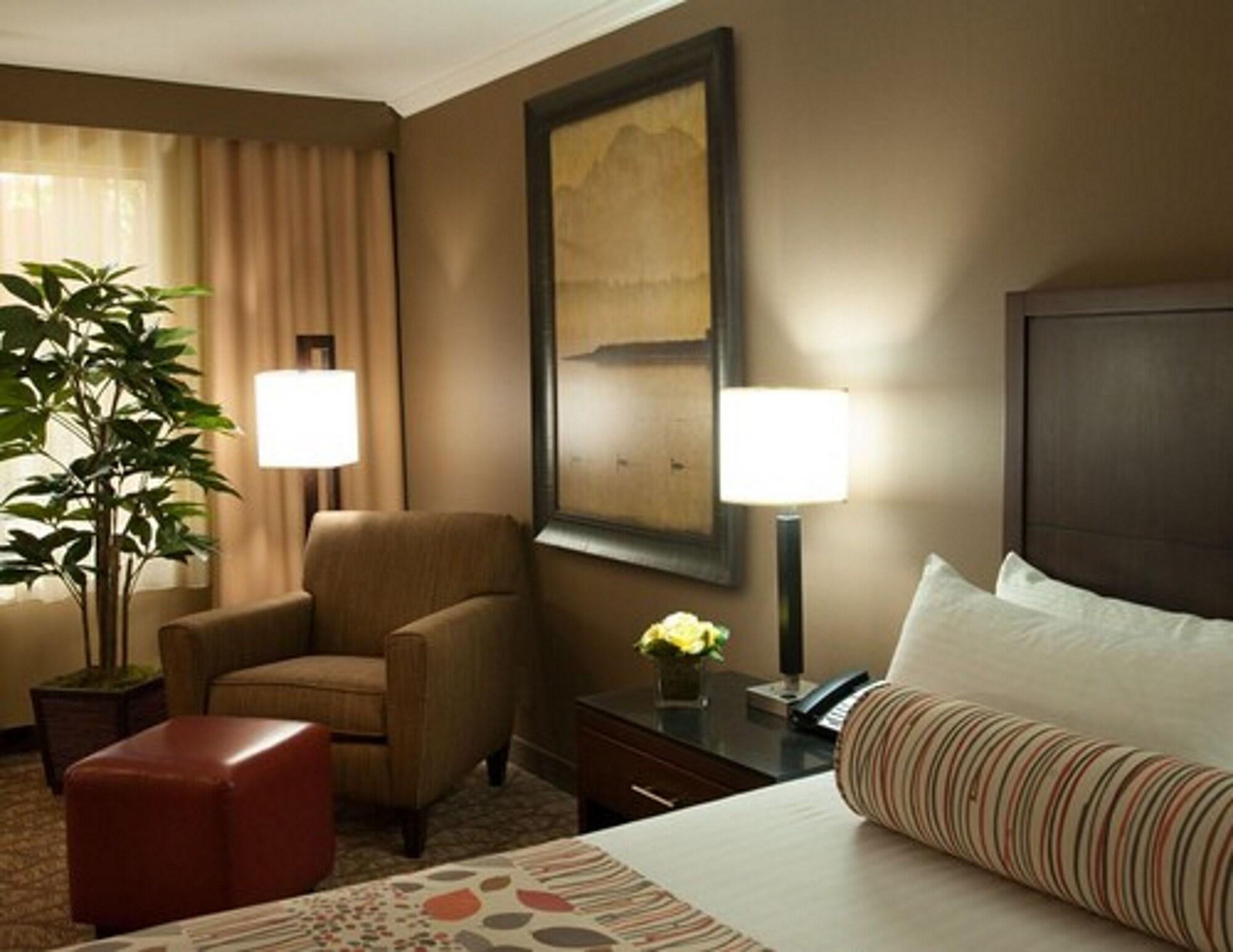 Airtel Plaza Hotel 3*