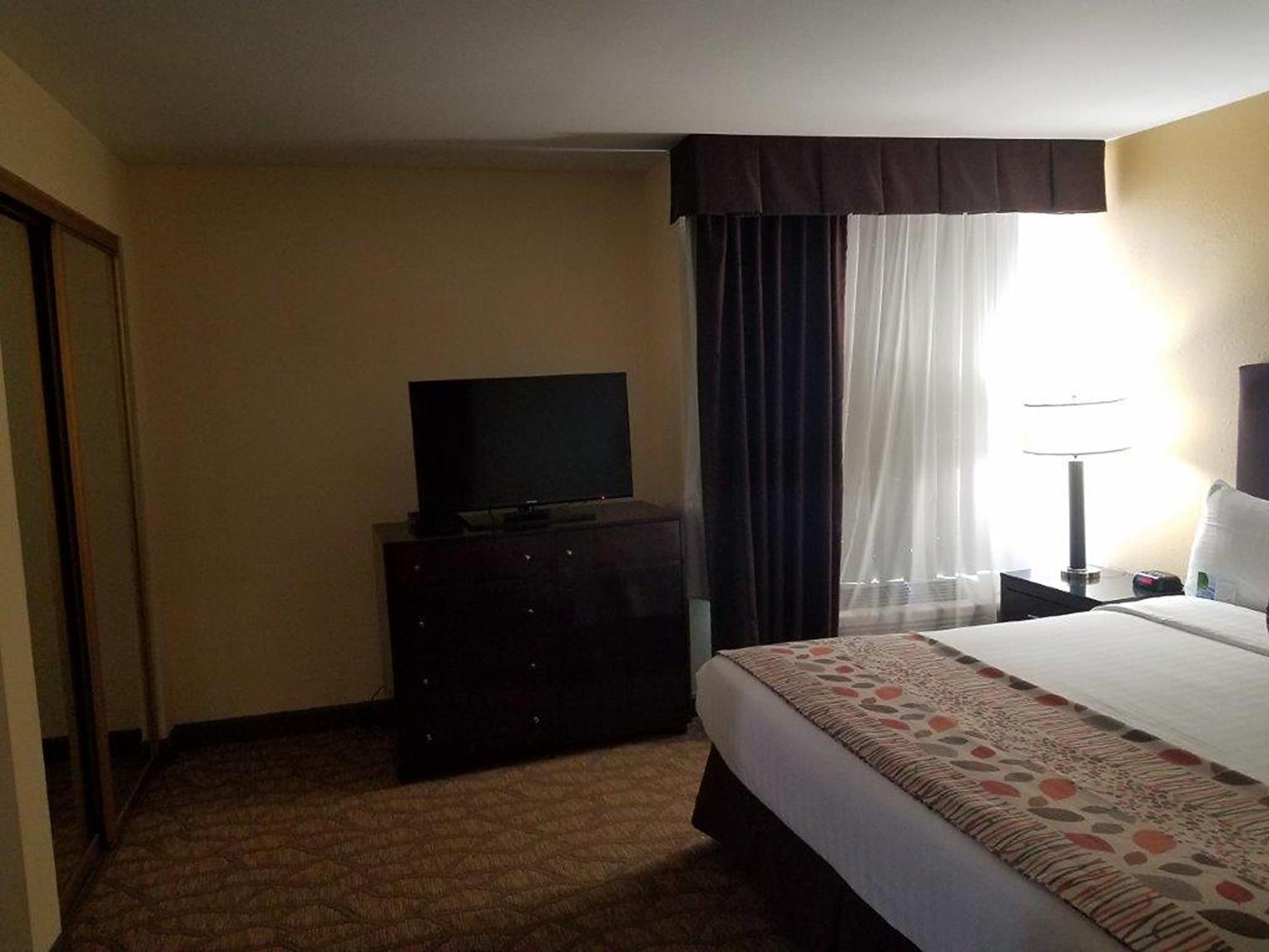 Airtel Plaza Hotel 3*